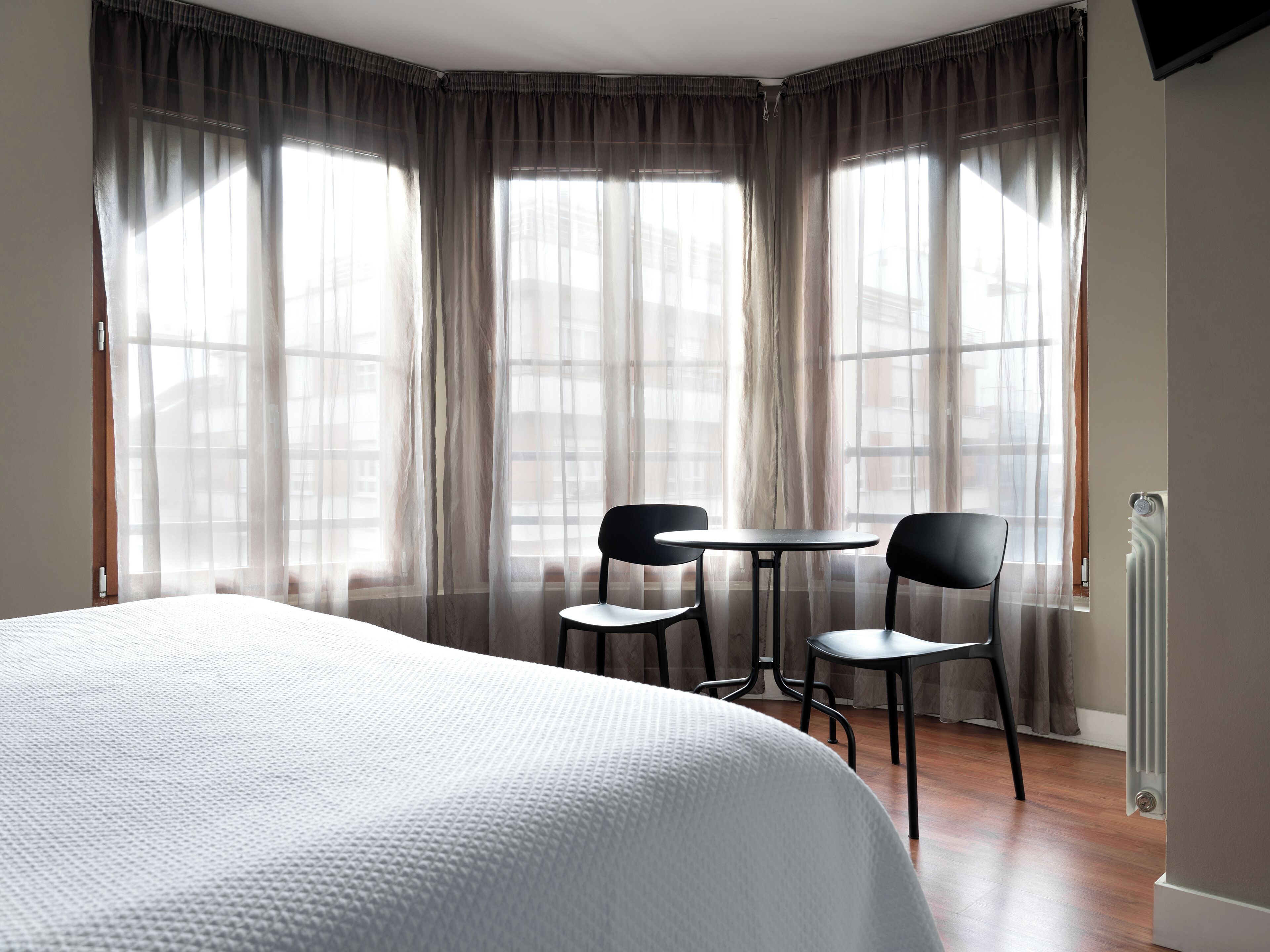 Desk, laptop workspace, free WiFi