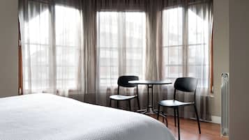 Habitación cuádruple familiar | Escritorio, espacio para trabajar con laptop y wifi gratis