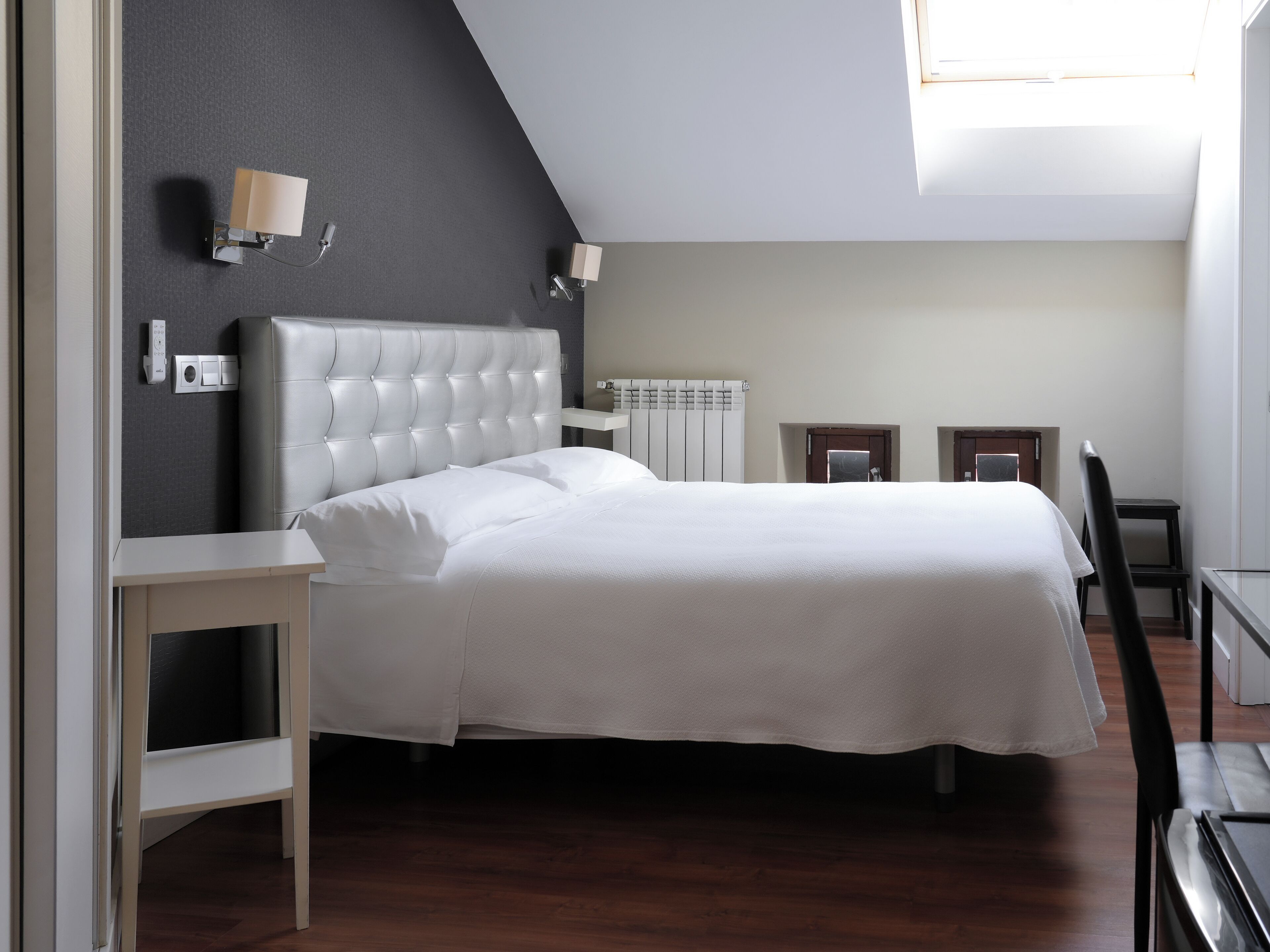 Desk, laptop workspace, free WiFi