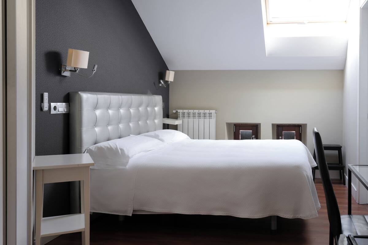 Desk, laptop workspace, free WiFi