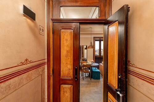 Central Porto Stay With Balcony