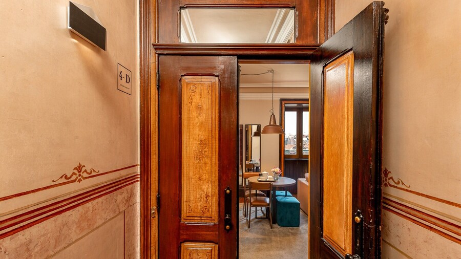 Central Porto Stay With Balcony