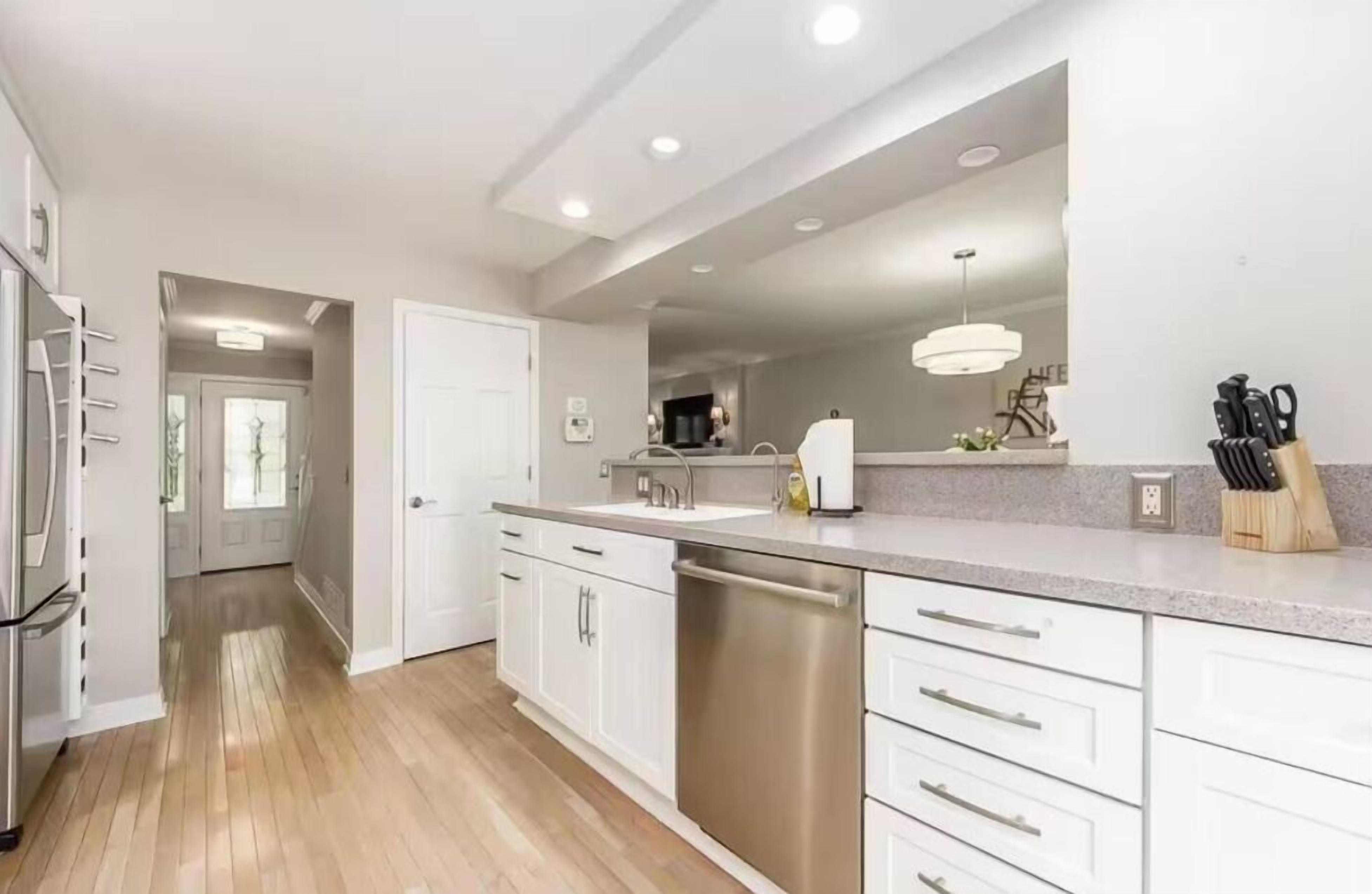 Micro-ondes, plaque de cuisson, lave-vaisselle