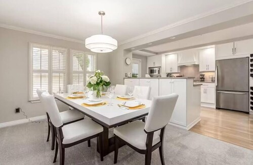 Short North Home 4BR w/backyard- 2 car garage in very safe neighborhood