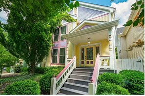 Exterior - Short North Home 4BR w/backyard- 2 car garage in very safe neighborhood (Columbus)