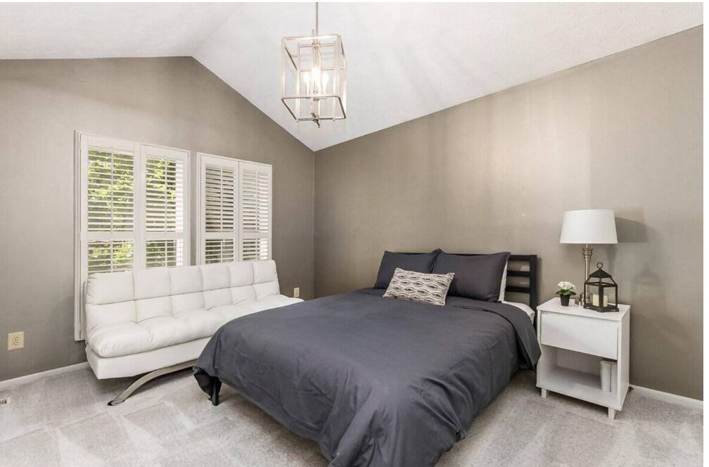 4 عدّة غرف نوم ومكواة/لوح كي وواي فاي وملاءات أسرّة