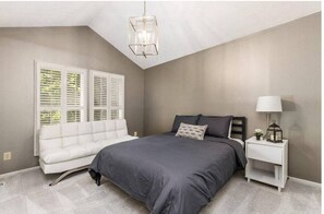 4 bedrooms, iron/ironing board, WiFi, bed sheets