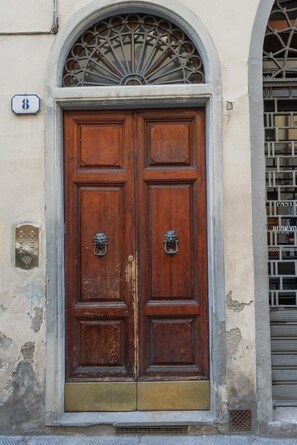 تفاصيل الفندق من الخارج