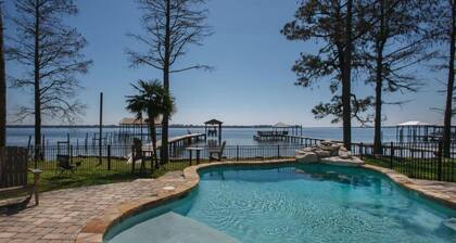Pier - Pool - Pet Friendly - Waterfront - 3-bedroom house on Perdido Bay.