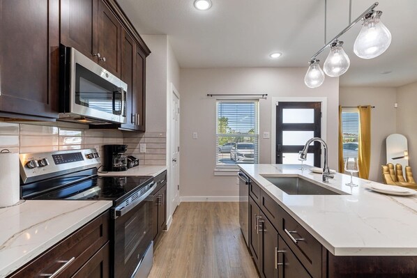 Fridge, microwave, oven, stovetop