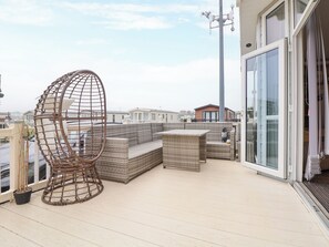 Outdoor dining - Hazel Park Lodge HP4 (Rhyl)