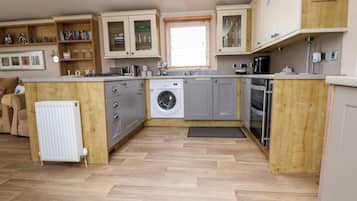 Cookware/dishes/utensils