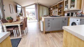 Fridge, microwave, toaster, cookware/dishes/utensils