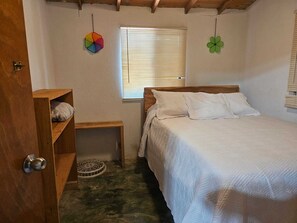 2 Schlafzimmer, Schreibtisch, Bügeleisen/Bügelbrett, WLAN