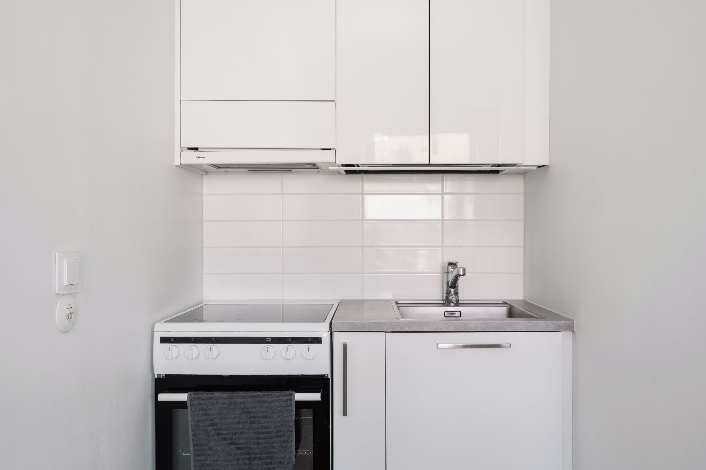 Basic Apartment, Courtyard View | Private kitchen | Mini-fridge, microwave, oven, stovetop