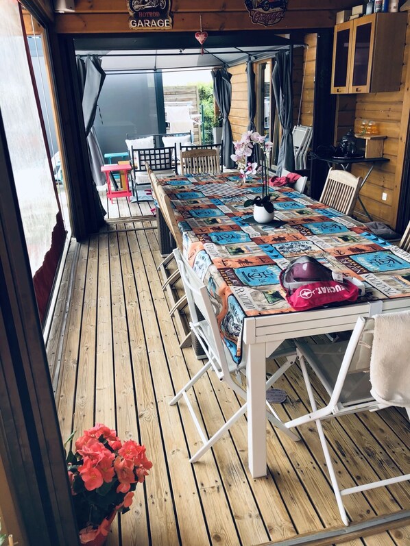 Dining - Chalet Zen (Peri)