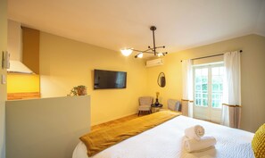 1 bedroom, travel cot, free WiFi, bed sheets