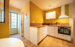 Fridge, microwave, stovetop, coffee/tea maker