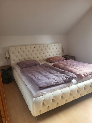 2 bedrooms, WiFi, bed sheets