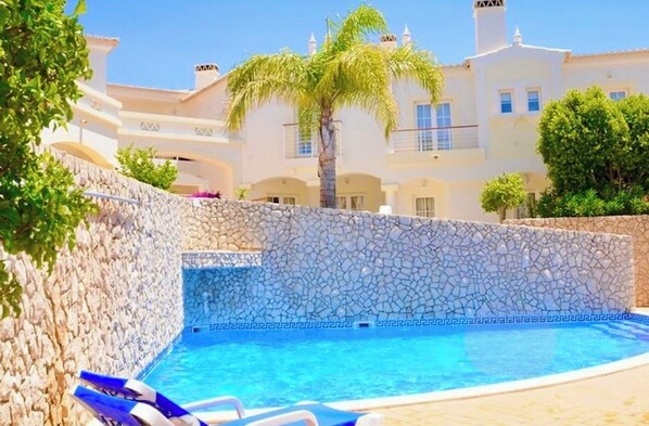 Outdoor pool, a heated pool - Casa da Luz 9, golf View townhouse (Budens)