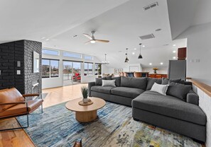 Talo, useita sänkyjä (Lucent Sunset Retreat) | Oleskelualue