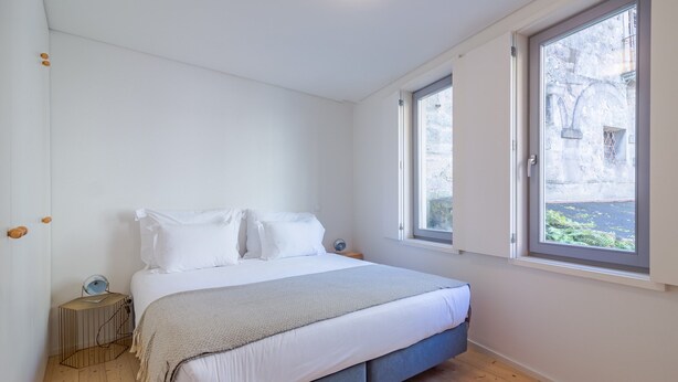 Unclassified image, 1 of 42, button - Studio, Ideal for Smaller Groups (Porto)