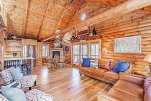 Smart TV, chimenea, videojuegos y libros 