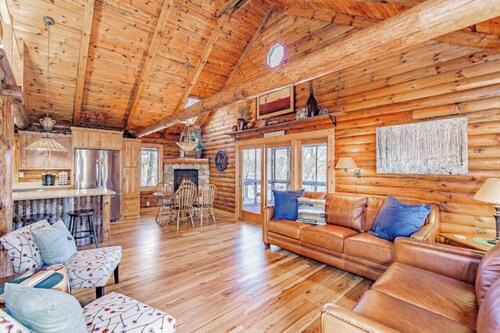 Make Good Choices! LAKE FRONT- 2 King beds and 2 baths