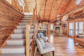 Smart TV, chimenea, videojuegos y libros