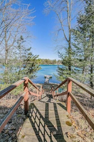 Make Good Choices! LAKE FRONT- 2 King beds and 2 baths