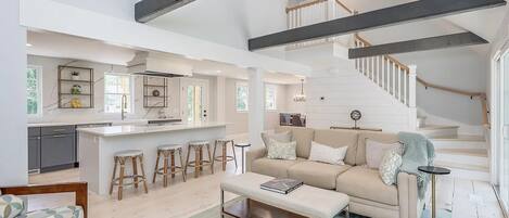 Smart-tv, een computerscherm en een printer