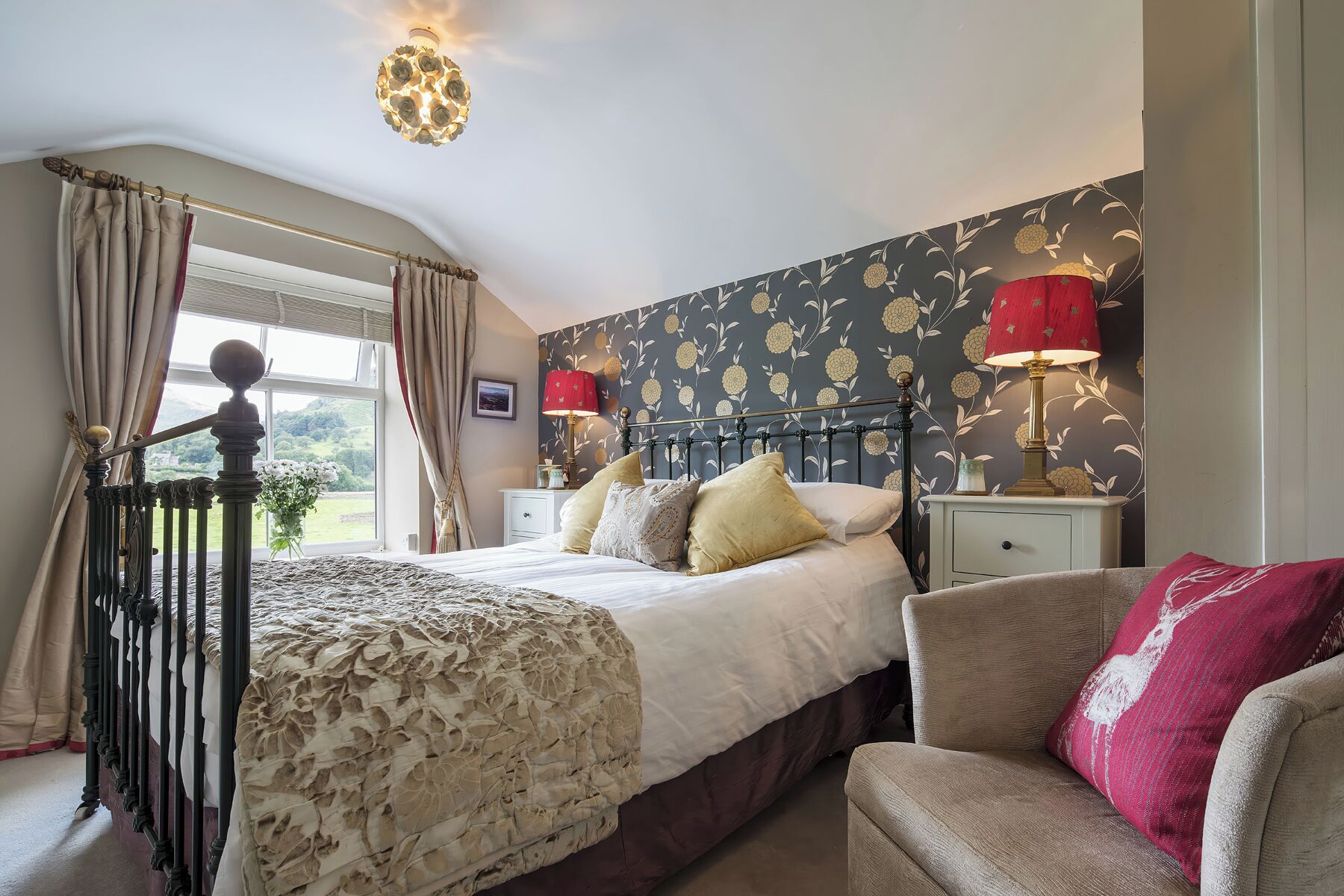 5 bedrooms, WiFi (free), individually decorated, individually furnished