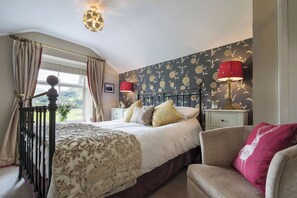 5 Schlafzimmer, individuell dekoriert, individuell eingerichtet