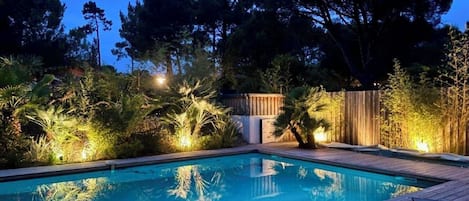 Utomhuspool och uppvärmd pool