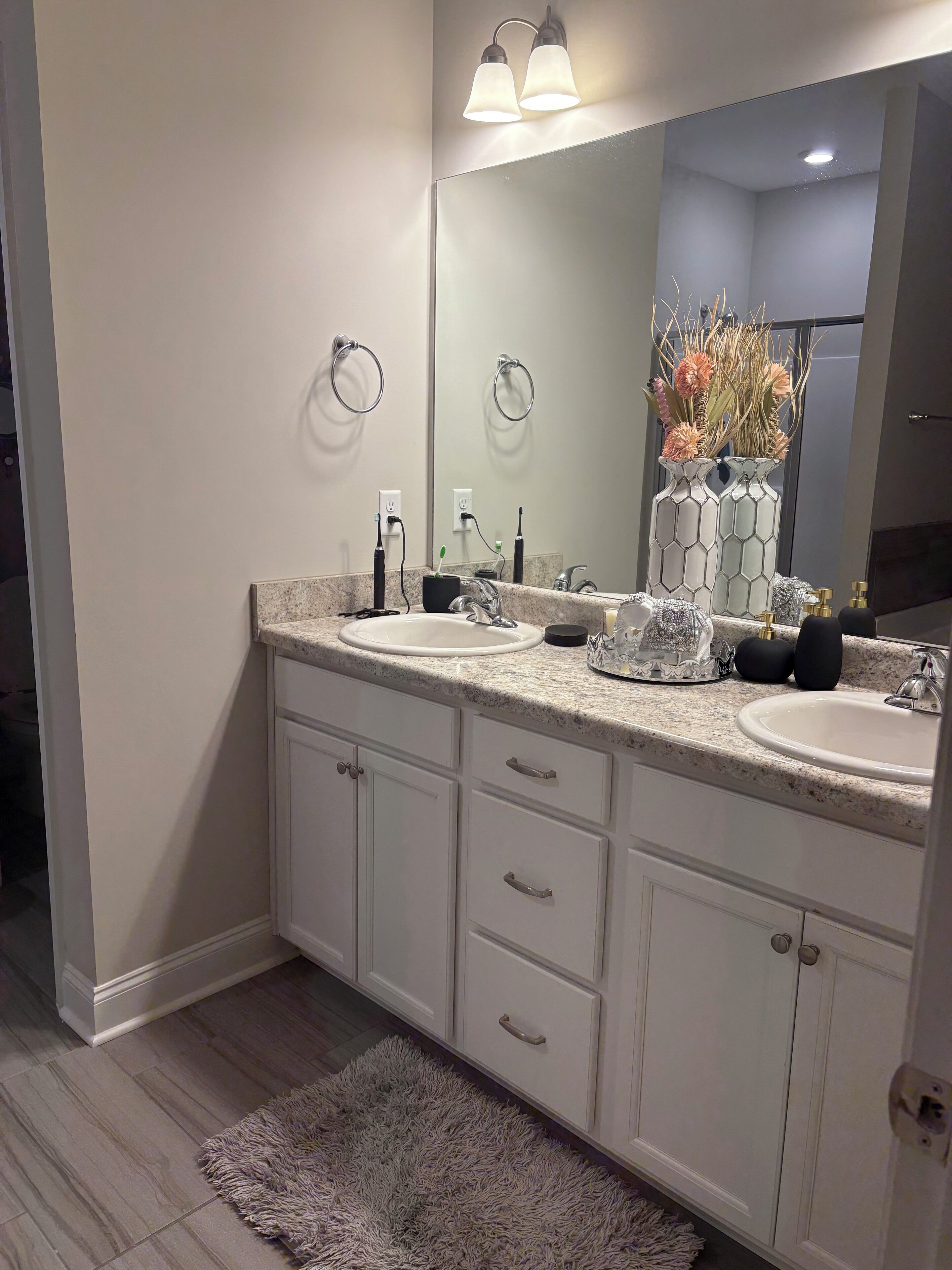 Shower, jetted bath, towels, soap
