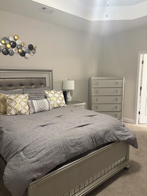 4 bedrooms, desk, iron/ironing board, free WiFi - 10 minutes from Augusta National. Wonderful 4-bedroom house awaits you!!! (Augusta)