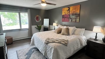 4 Schlafzimmer, Schreibtisch, Bügeleisen/Bügelbrett, Reisekinderbett