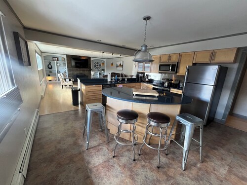 Downtown Cozy 4-bedroom condo with AC, WiFi in lovely Missoula