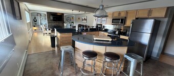 Downtown Cozy 4-bedroom condo with AC, WiFi in lovely Missoula