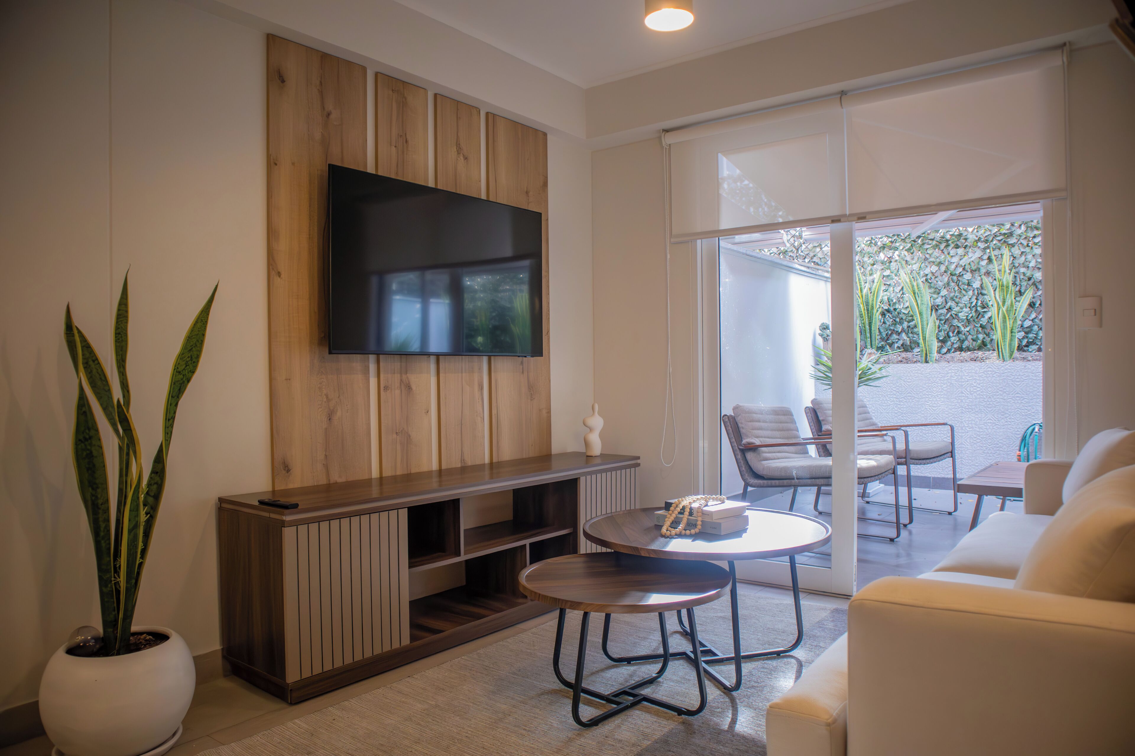 アパートメント | リビング エリア | 46 インチのテレビ (デジタル放送視聴可)