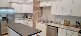 Charming 2-bedroom apartment in downtown Oak Harbor!