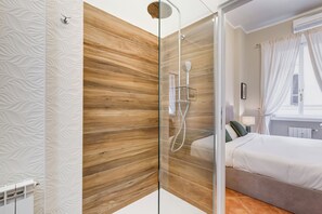 Assecador de cabells, tovalloles, sabó i paper higiènic 