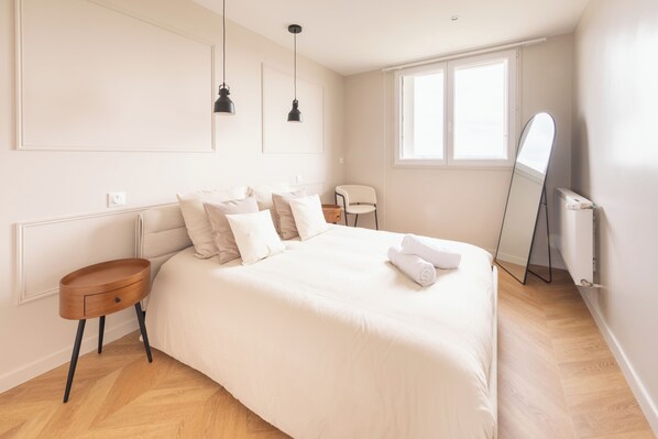 2 bedrooms, iron/ironing board, WiFi, bed sheets