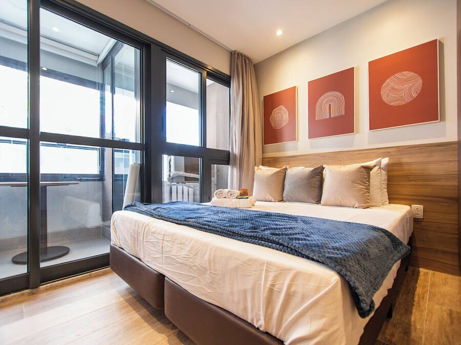 Desk, laptop workspace, free WiFi