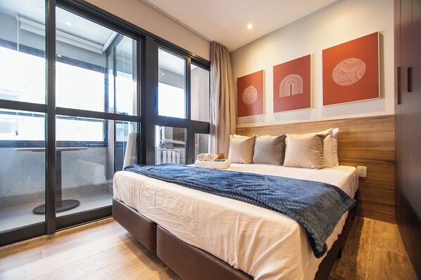 Desk, laptop workspace, free WiFi