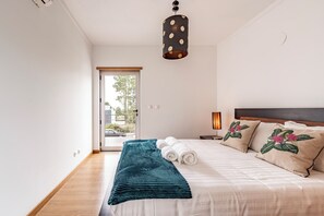 3 chambres, fer et planche à repasser, Wi-Fi gratuit, draps fournis