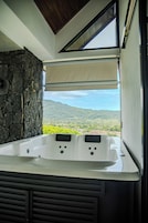 1 habitación, ropa de cama de alta calidad, cubrecamas y minibar 