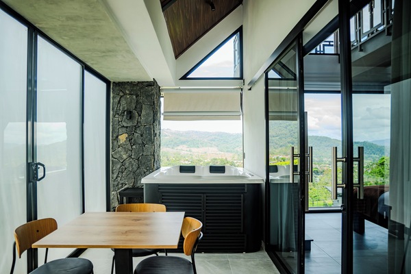 Deluxe Chalet, Balcony, Hill View | Living area