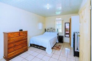 5 bedrooms, desk, iron/ironing board, free WiFi