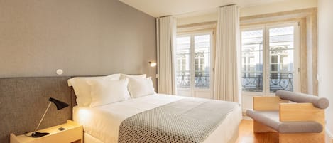 Departamento | 1 habitación y tabla de planchar con plancha